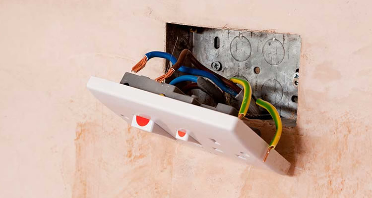 cost-of-installing-new-plug-sockets-1